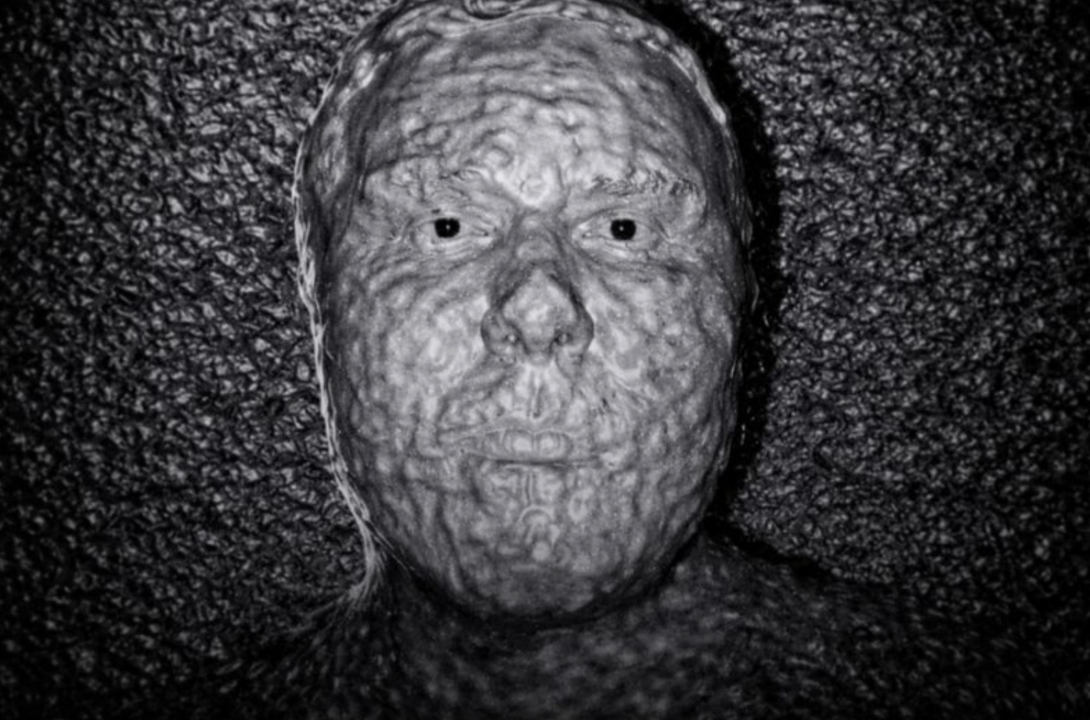 सिर्फ़ फोटो से नहीं खुलता Face ID, चेहरे का 3D नक्शा बनाकर पहचान..